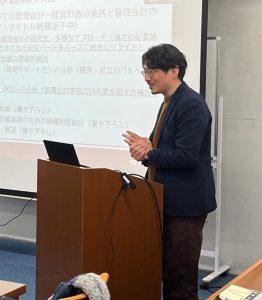 参加者と議論する篠原氏